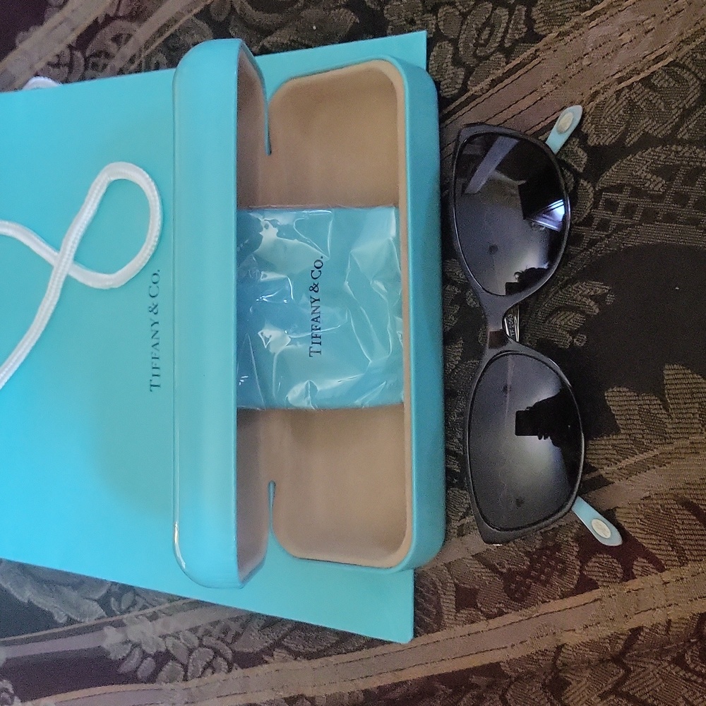 Tiffany absolutely gorgeous sunglasses  New  pair new case bag Beautiful
